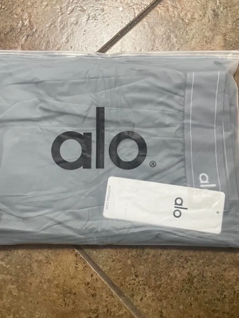ALO Yoga women’s Light Gray